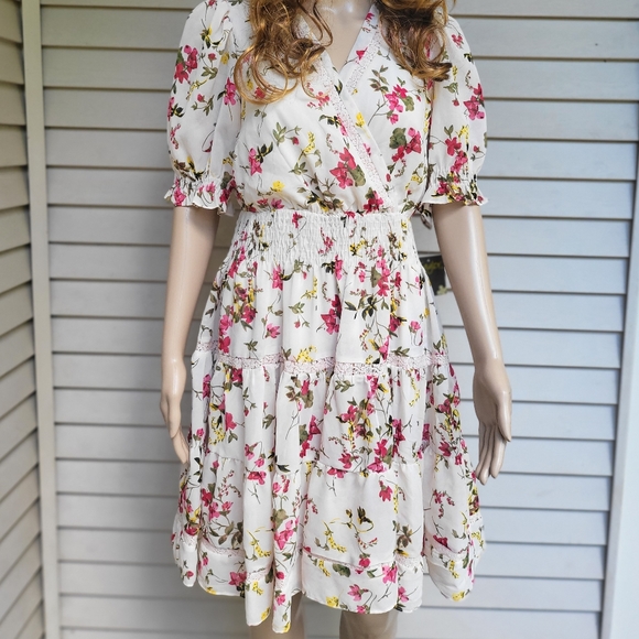 🔥SOLD🔥 🆕️🌺TAYLOR🌺 Women's Short Sleeve Floral Surplice Dress💃 - Picture 3 of 14